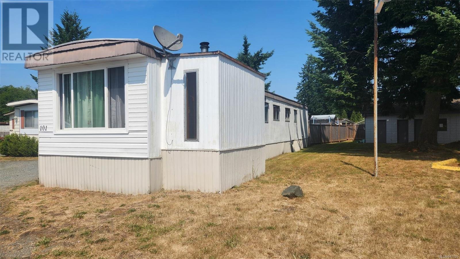 101 3120 Island Hwy N, #101