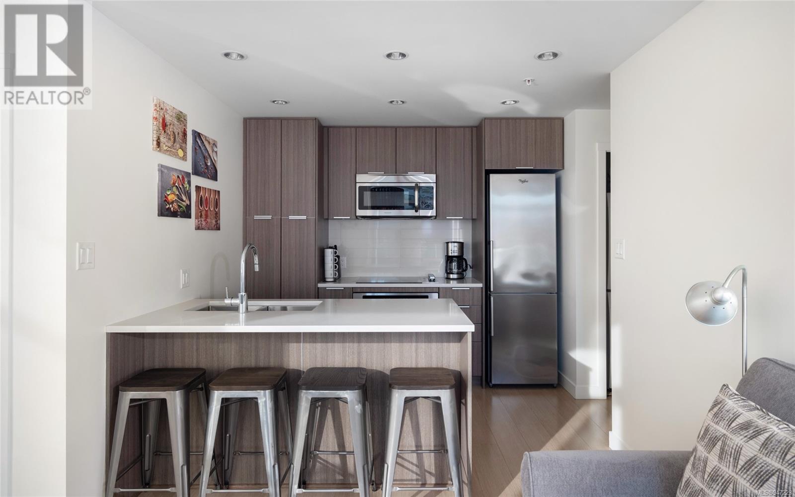 305 728 Yates St, #305