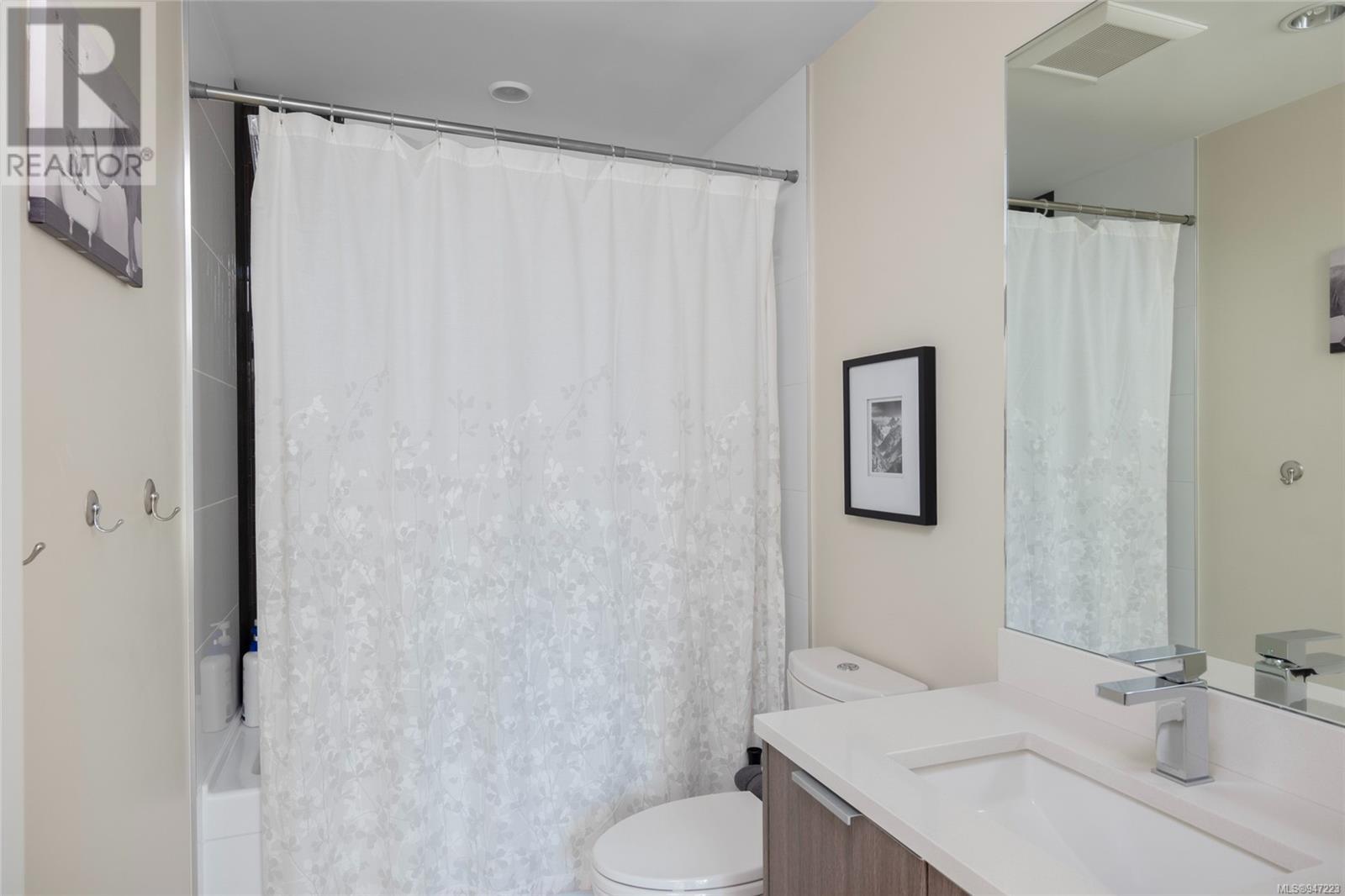 305 728 Yates St, #305