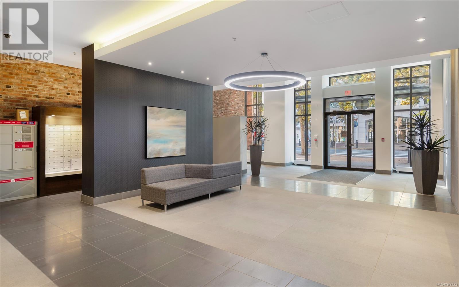 305 728 Yates St, #305