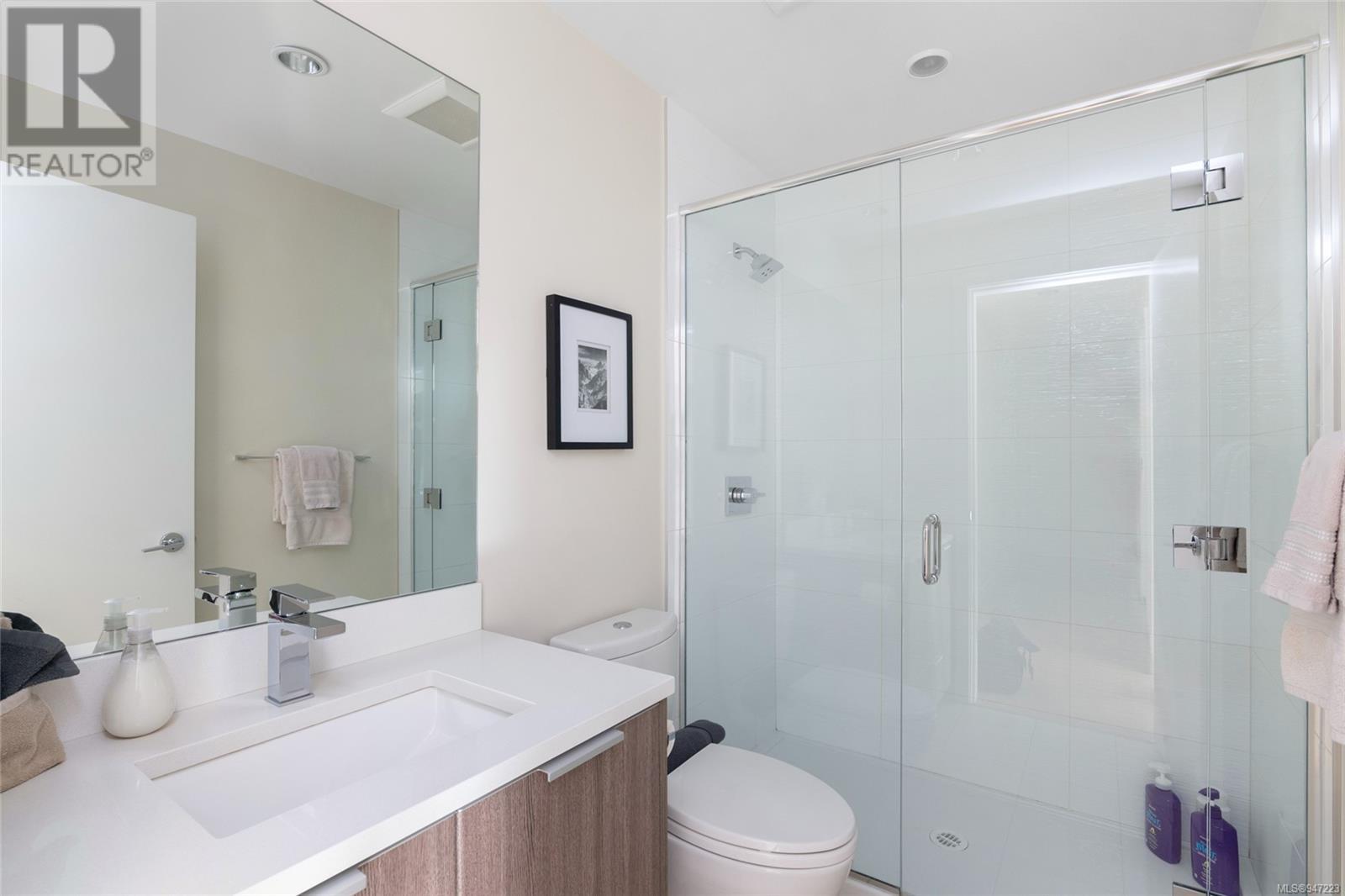 305 728 Yates St, #305