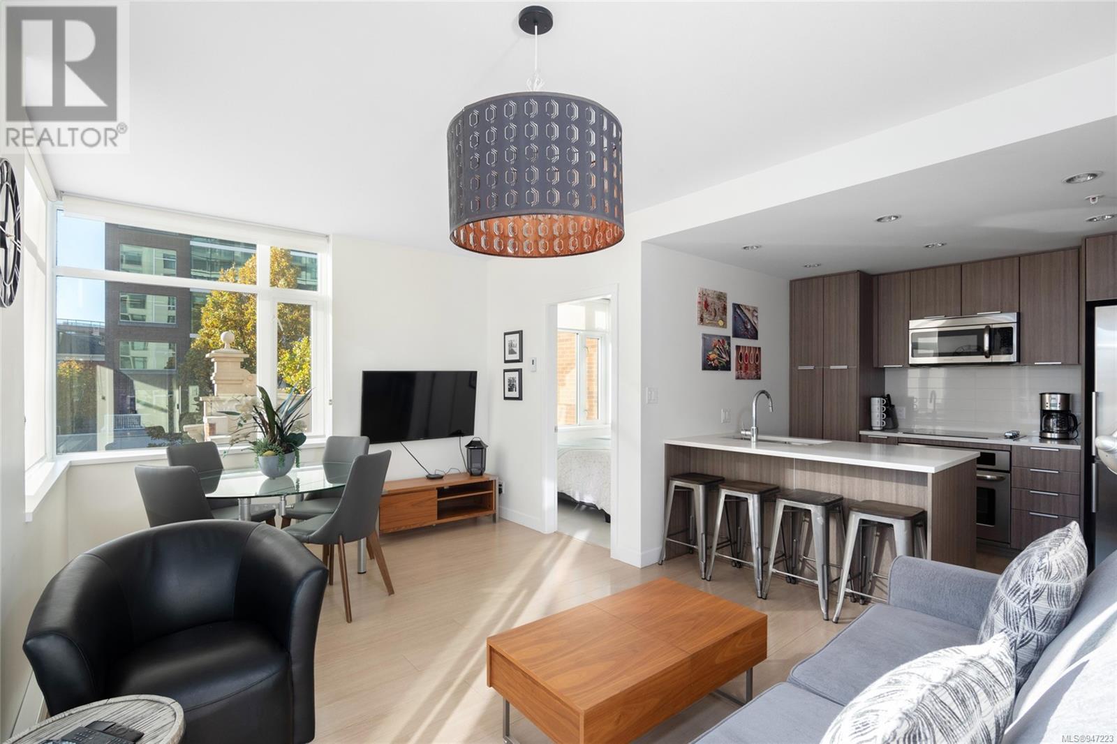 305 728 Yates St, #305