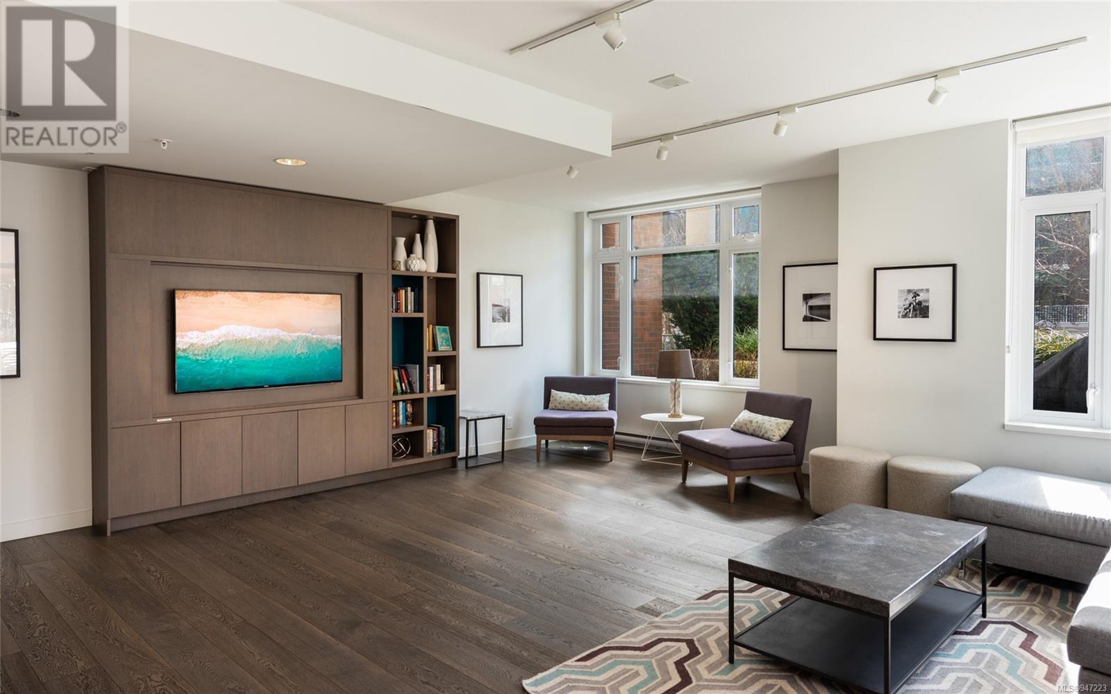 305 728 Yates St, #305