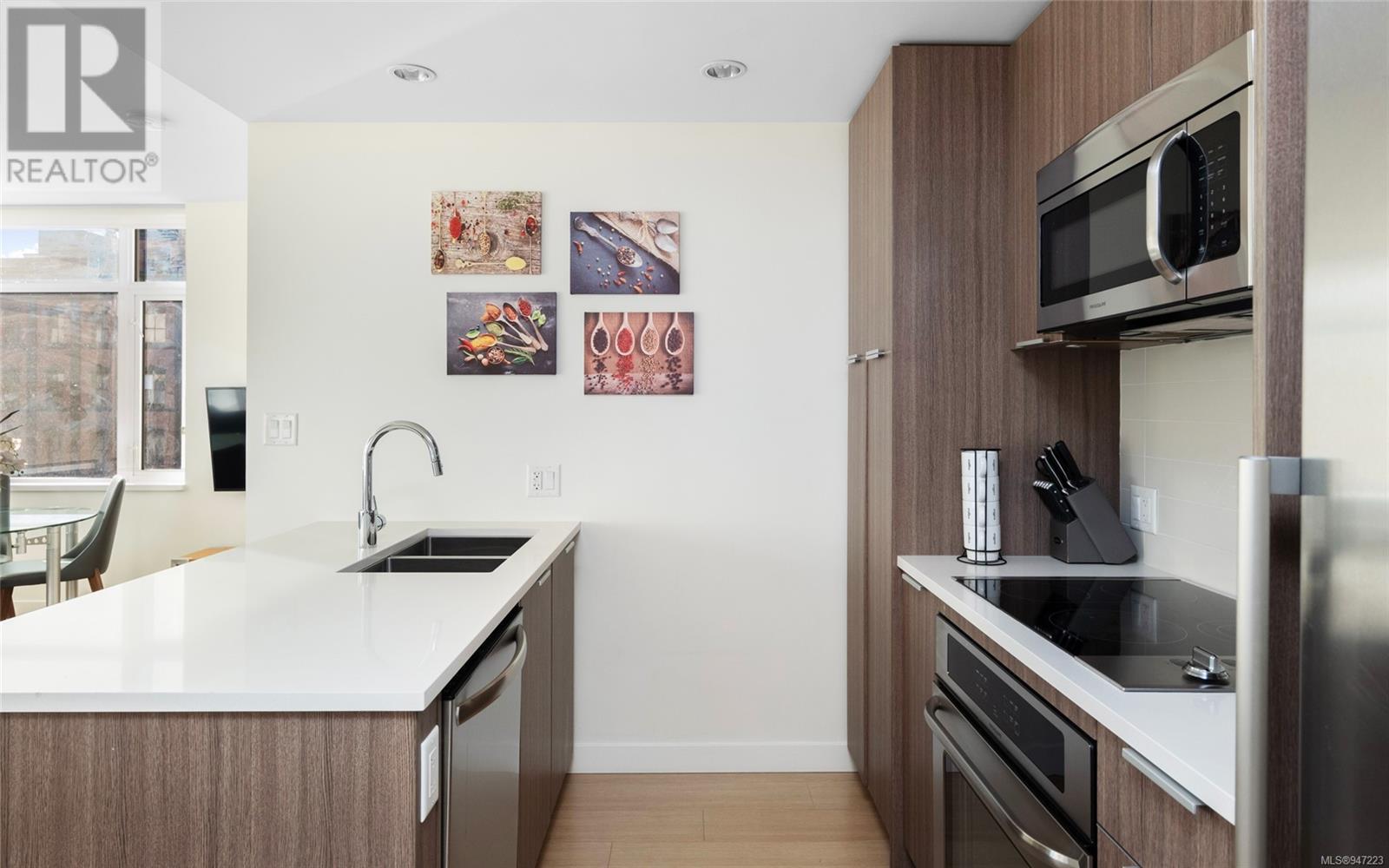 305 728 Yates St, #305
