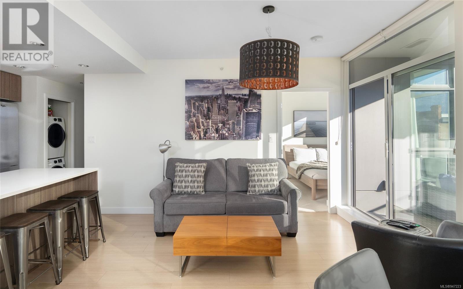 305 728 Yates St, #305