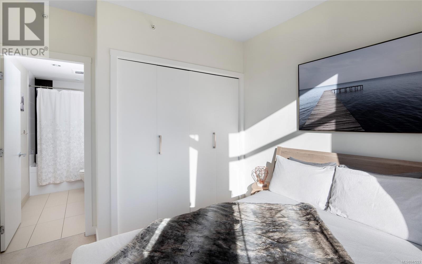 305 728 Yates St, #305