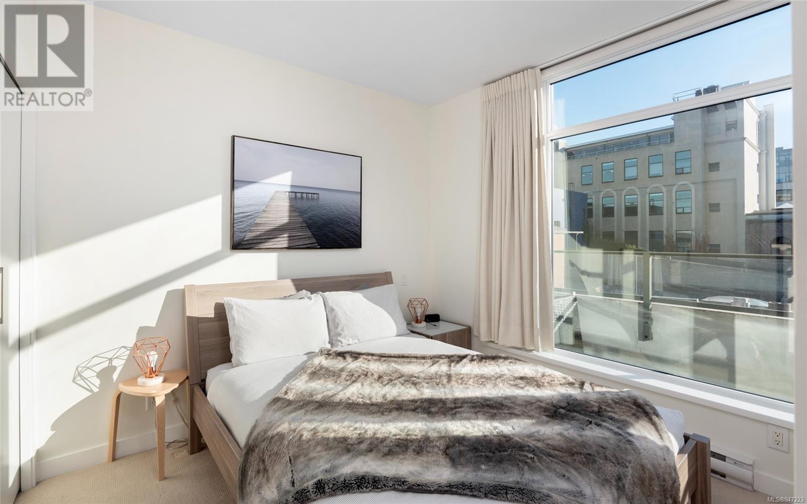 305 728 Yates St, #305