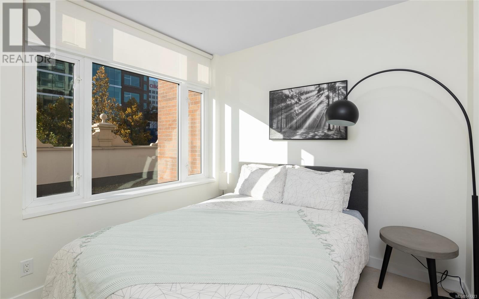 305 728 Yates St, #305