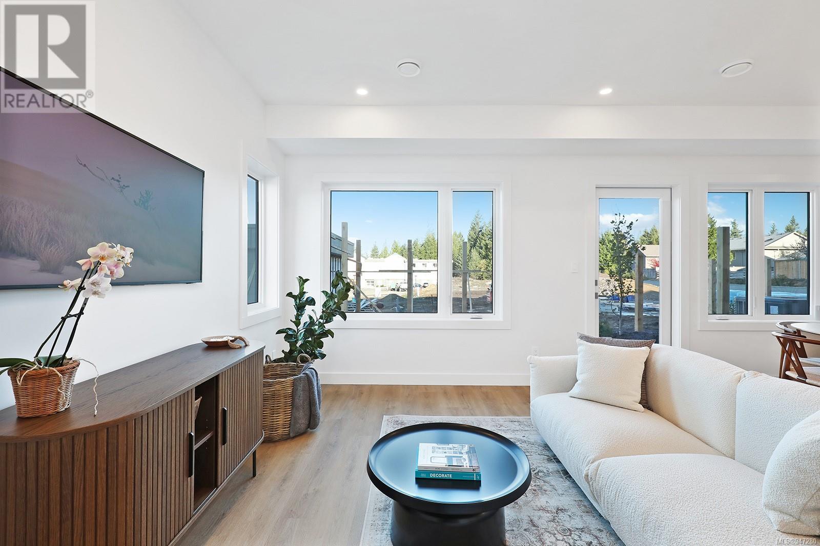 SL10 2720 Mission Rd, #SL10