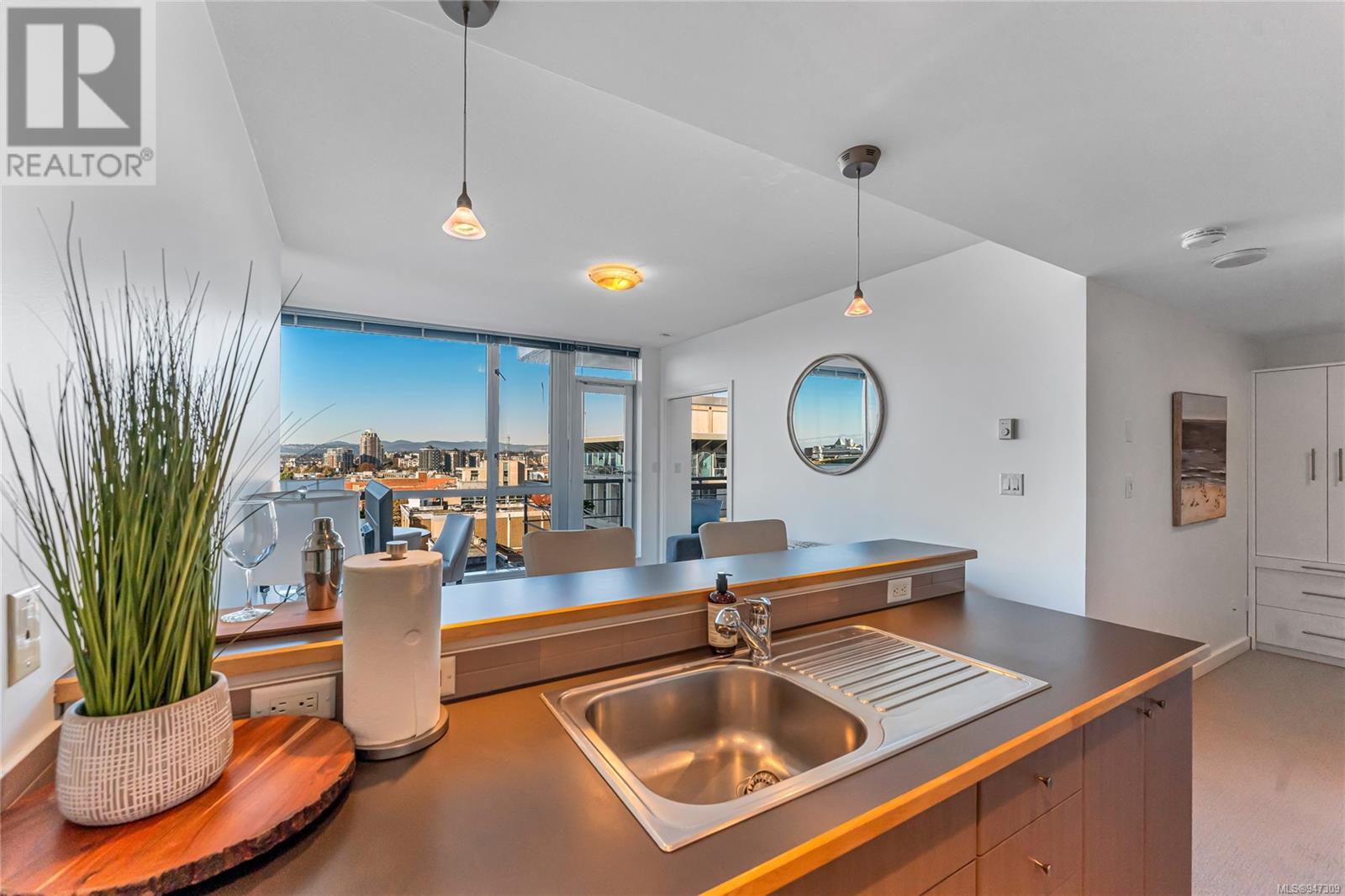 908 732 Cormorant St, #908