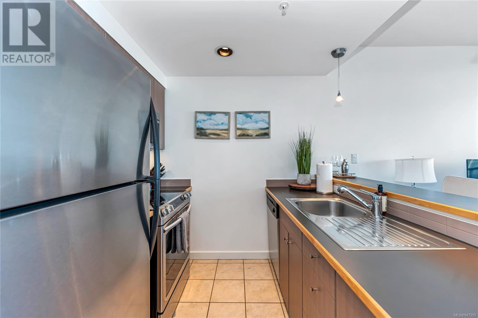 908 732 Cormorant St, #908