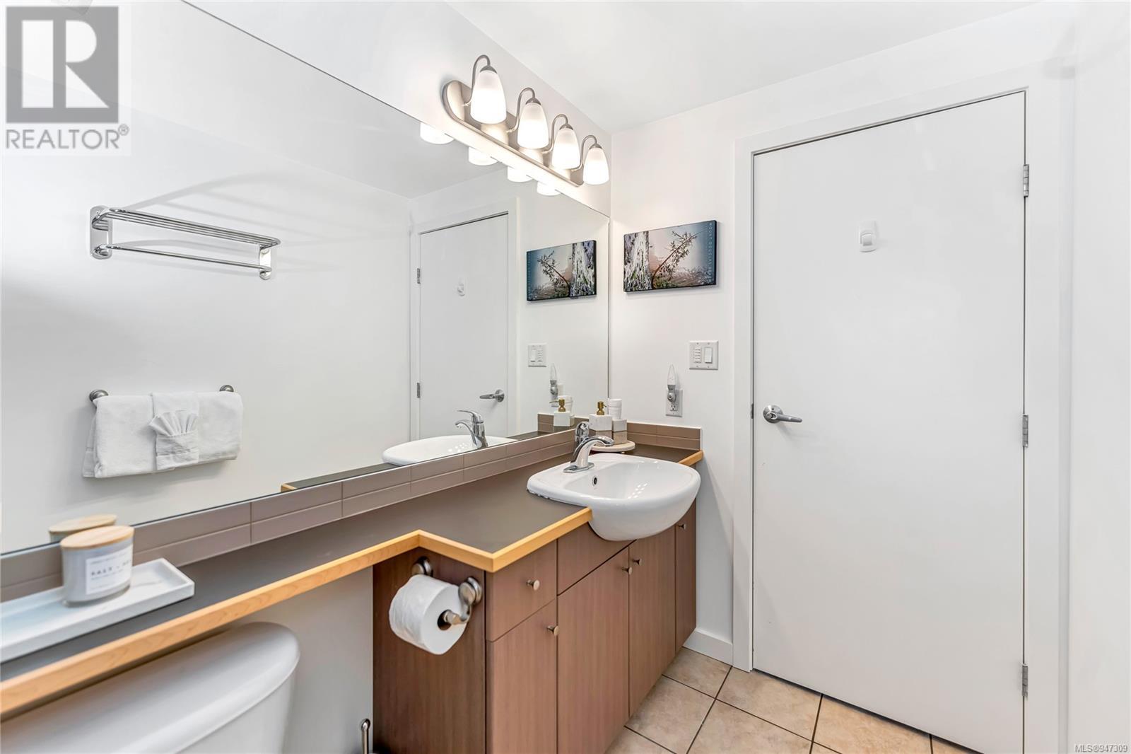 908 732 Cormorant St, #908