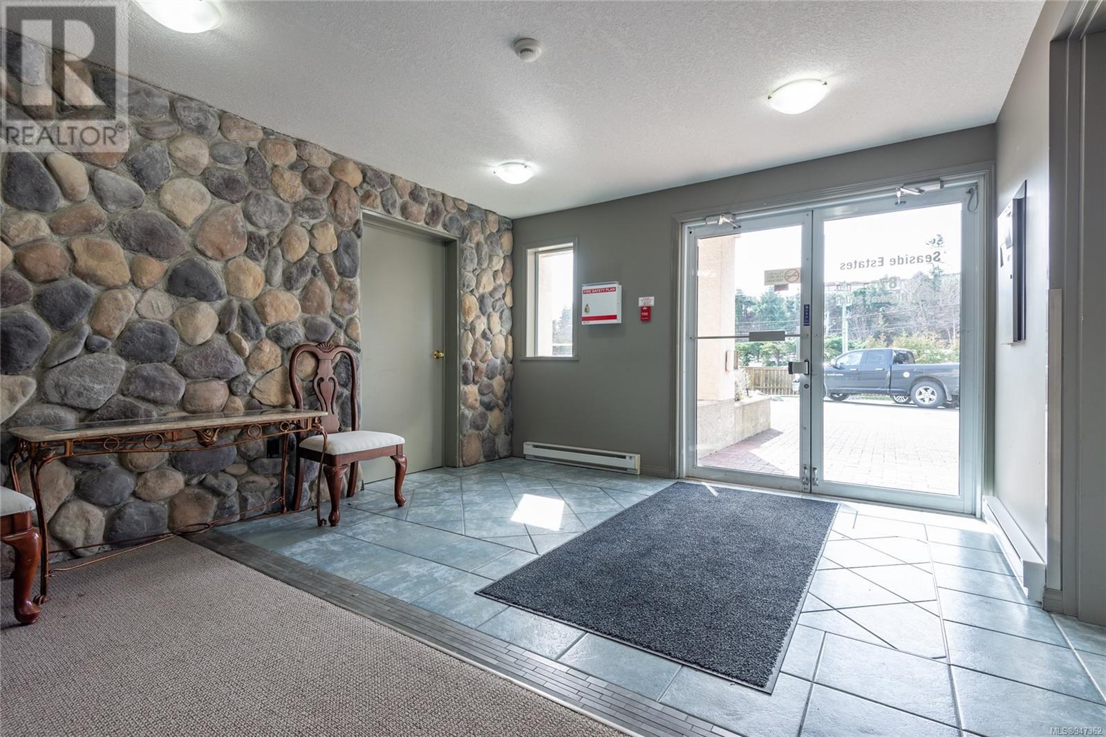 205 87 Island Hwy S, #205