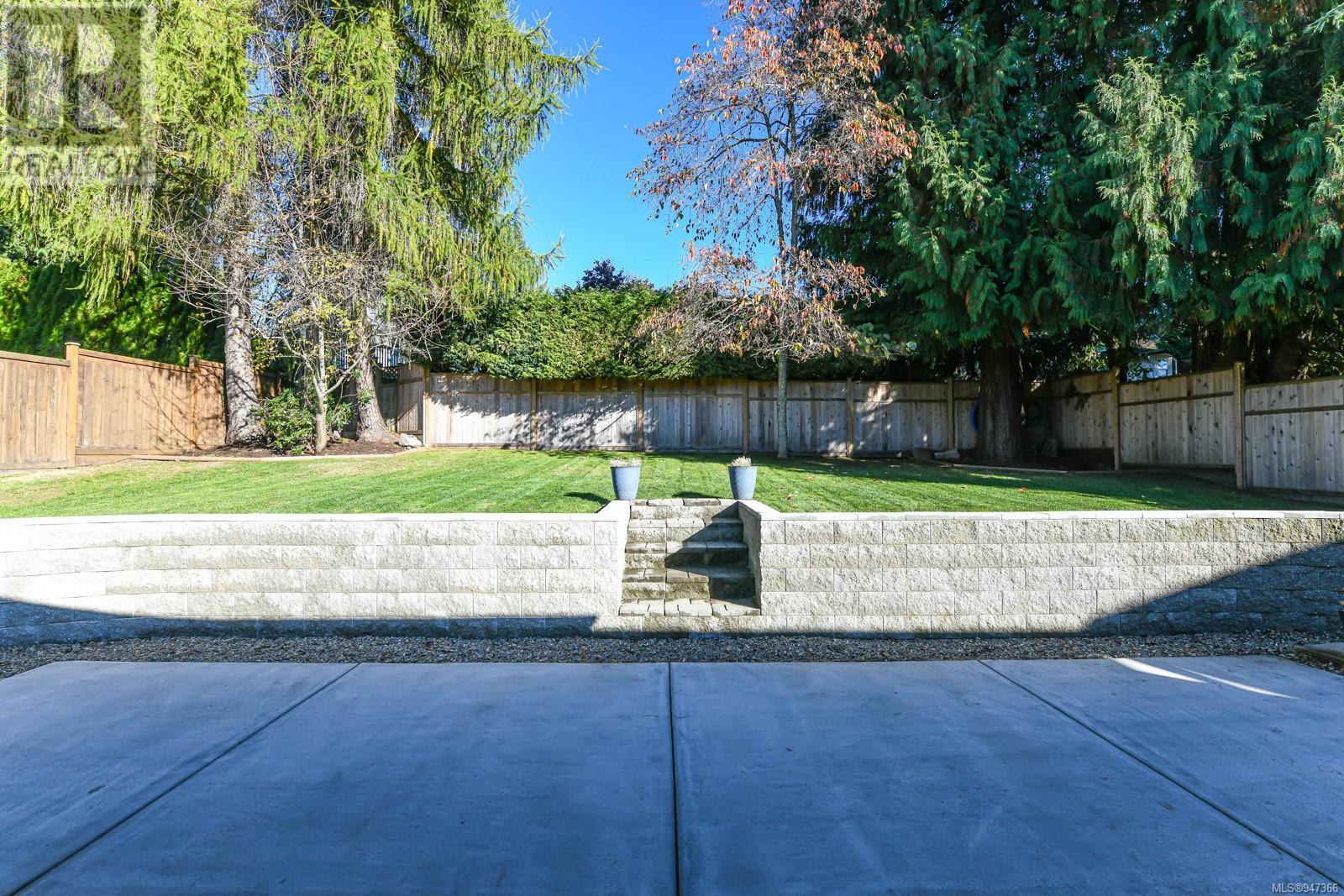 792 Highwood Dr