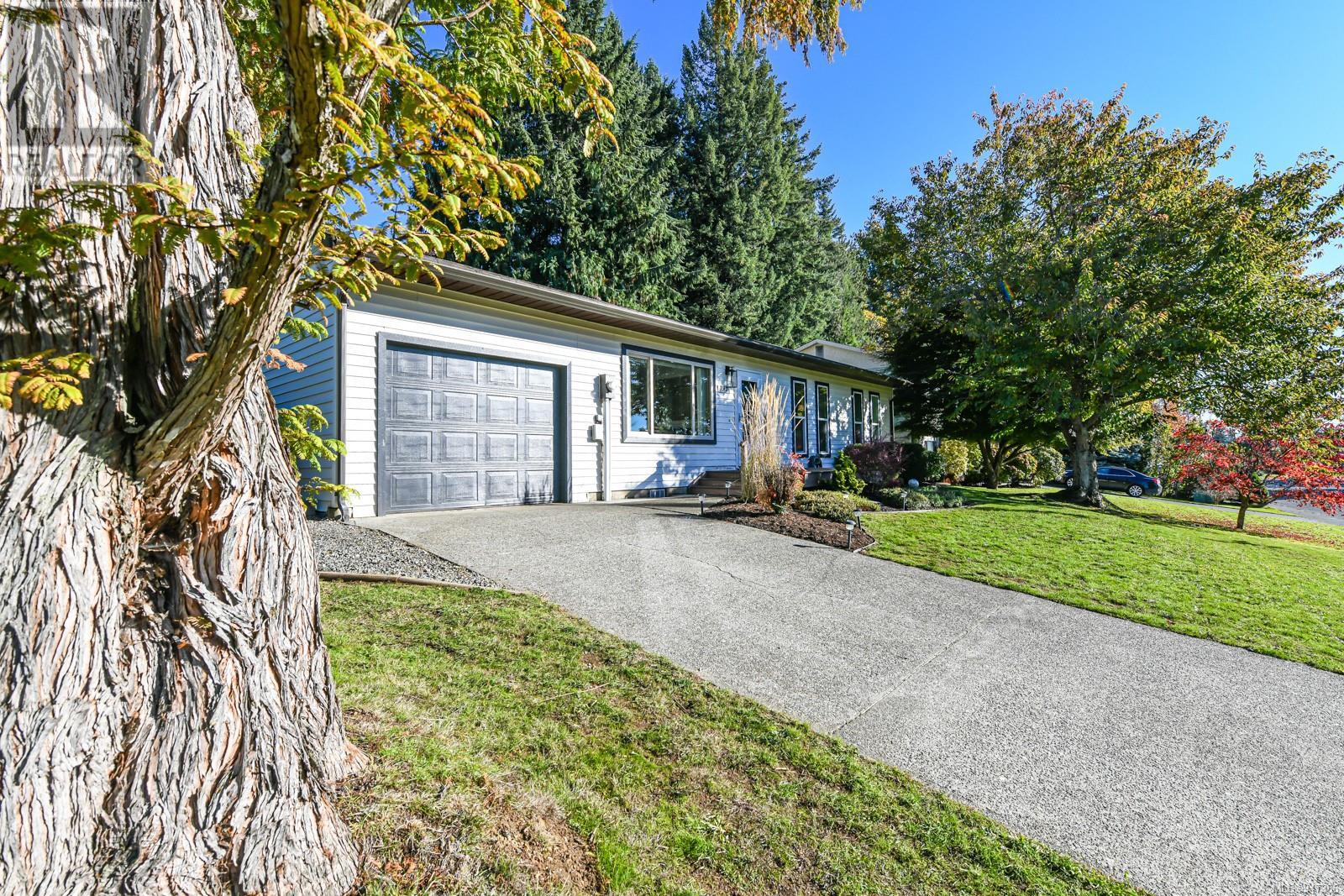 792 Highwood Dr