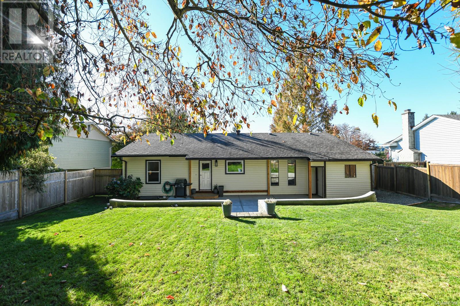 792 Highwood Dr