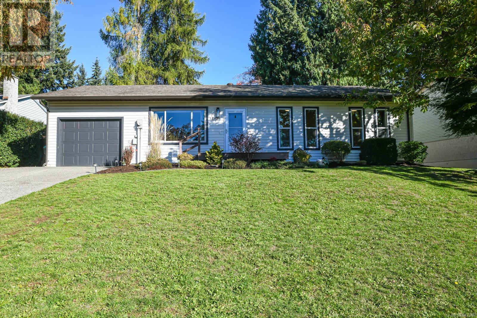 792 Highwood Dr