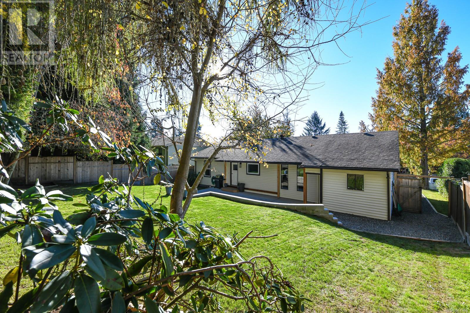 792 Highwood Dr