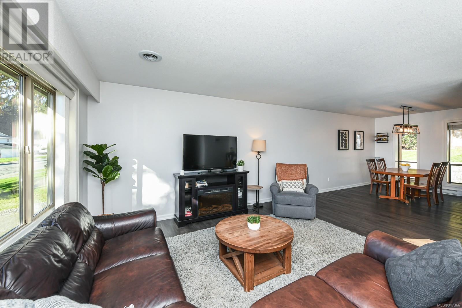 792 Highwood Dr