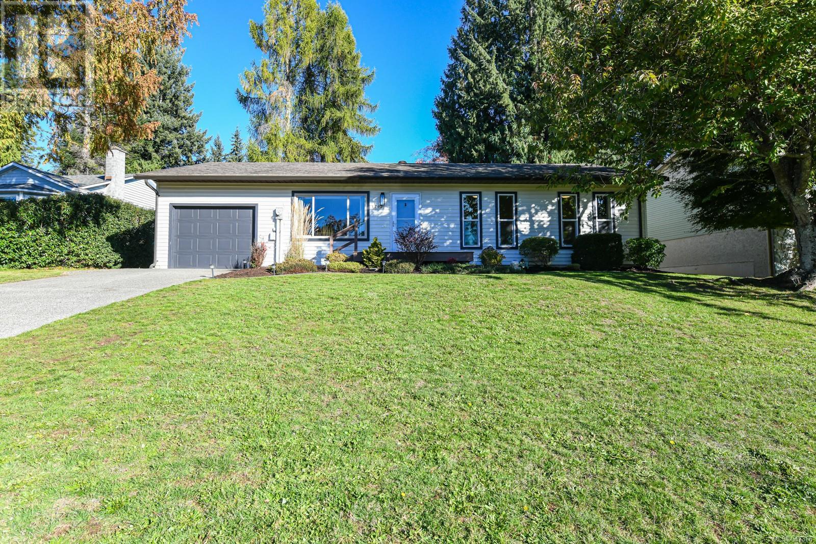 792 Highwood Dr