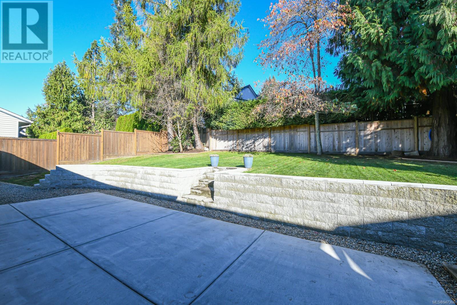 792 Highwood Dr