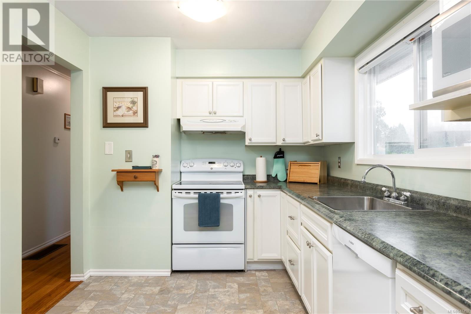 577 Hallsor Dr