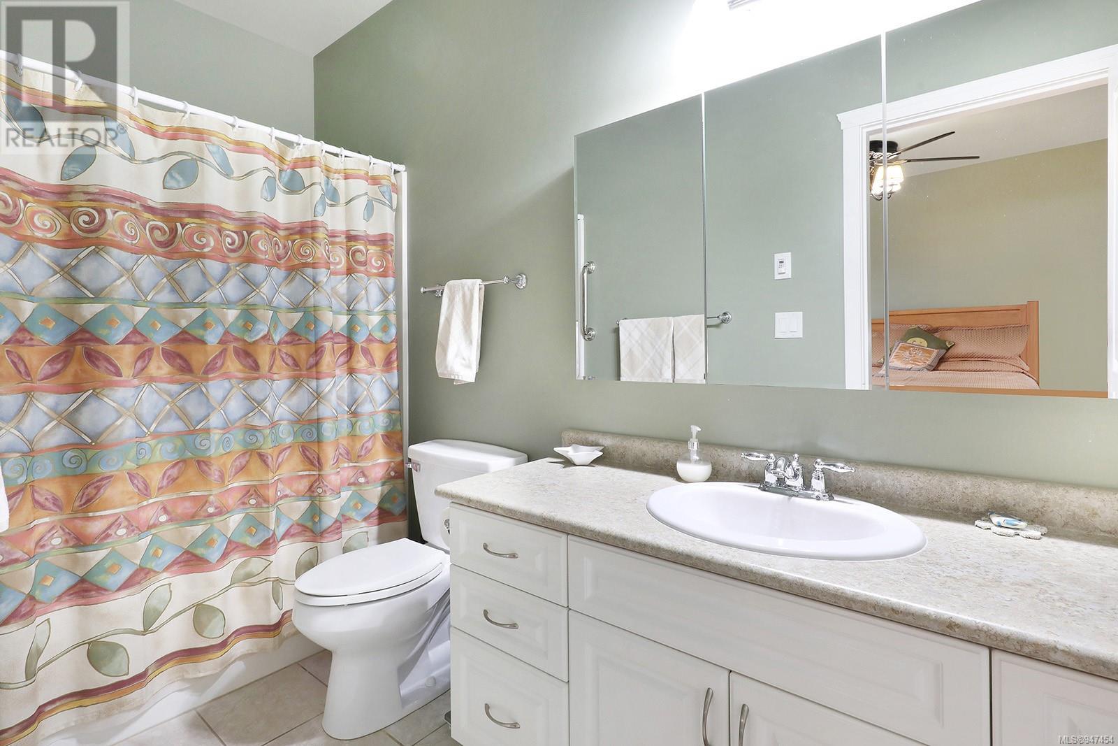 9 737 Royal Pl, #9