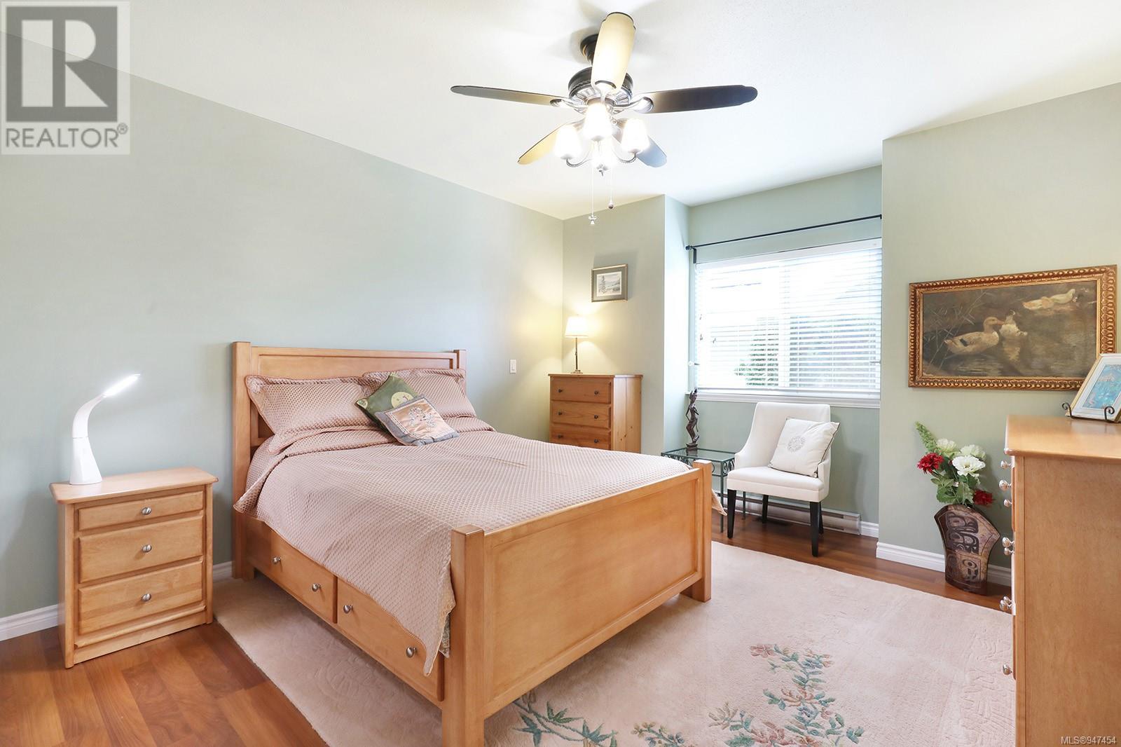 9 737 Royal Pl, #9