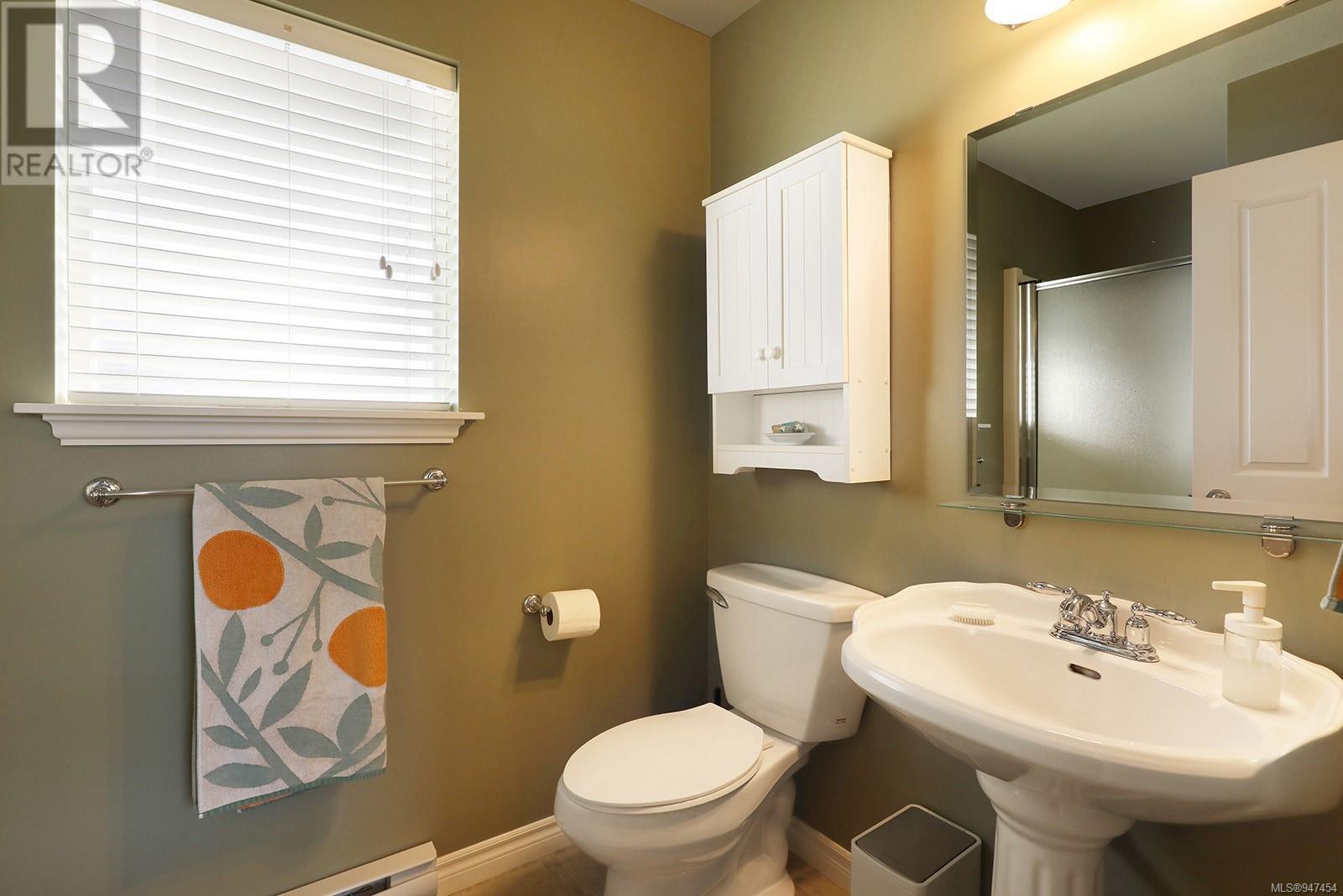 9 737 Royal Pl, #9