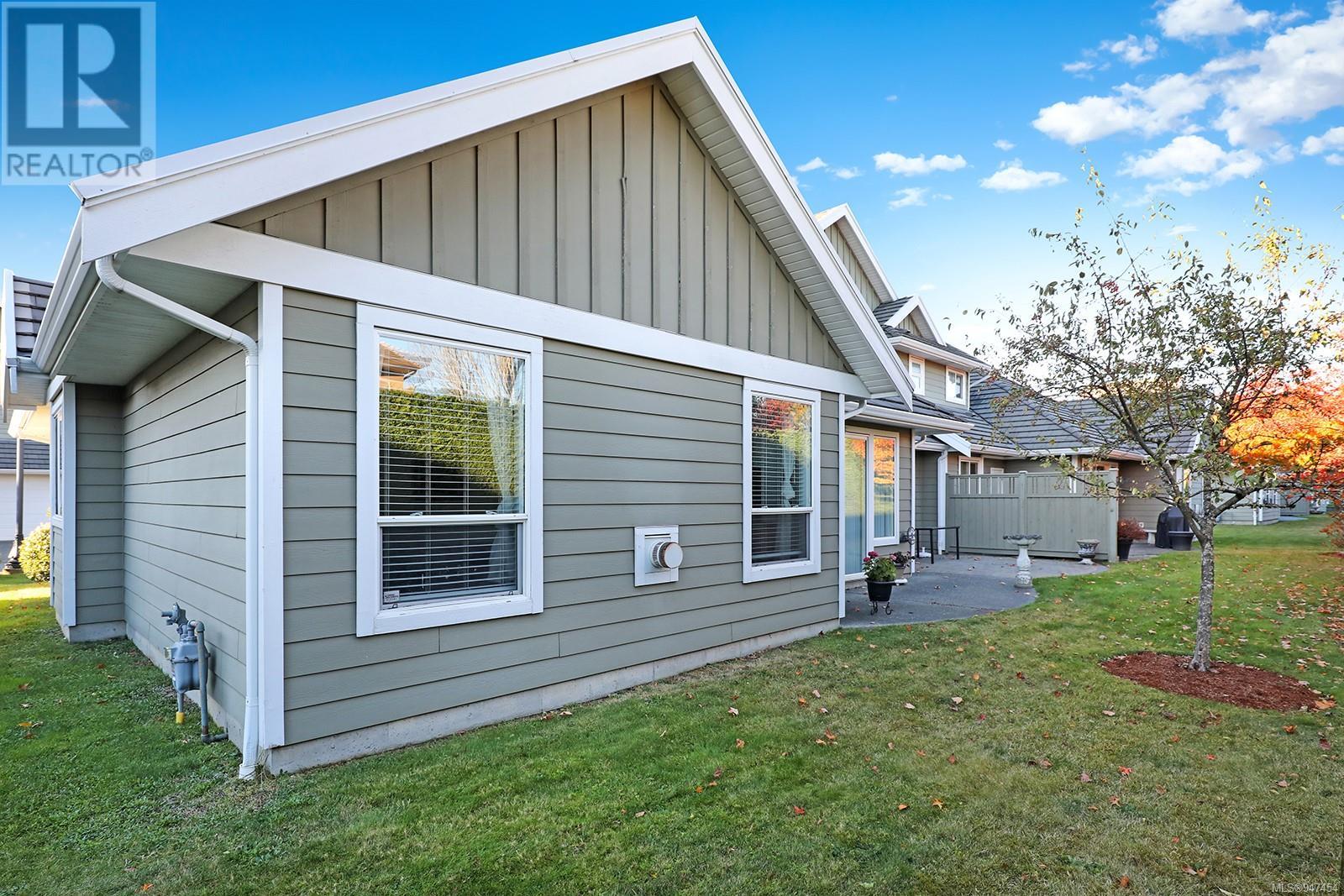 9 737 Royal Pl, #9