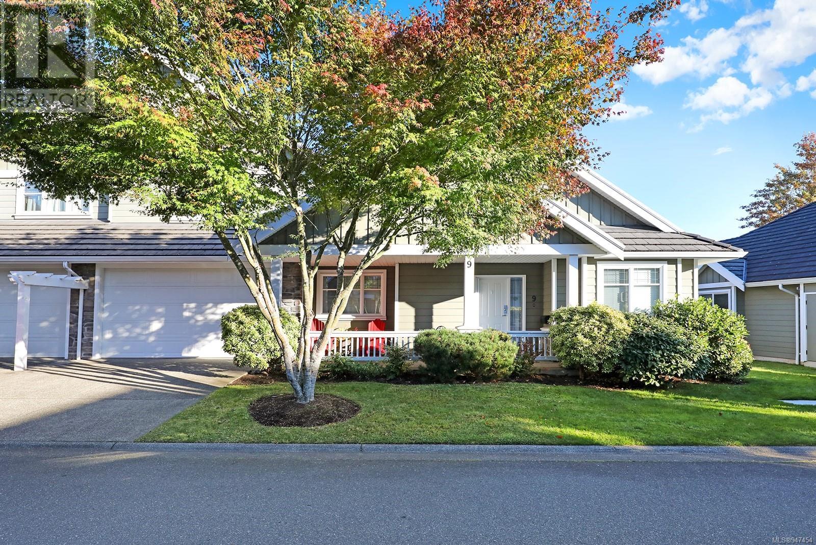 9 737 Royal Pl, #9