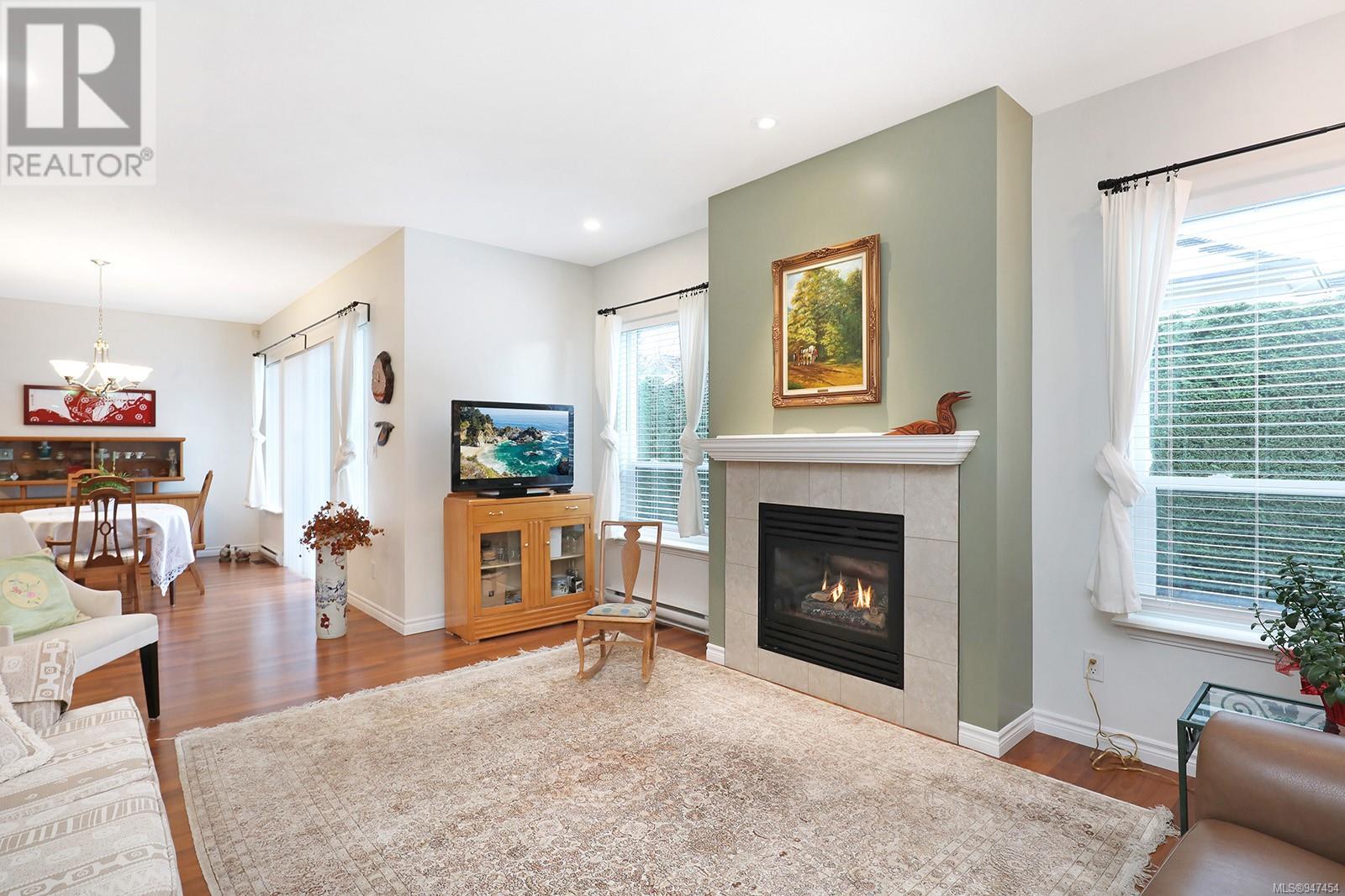 9 737 Royal Pl, #9