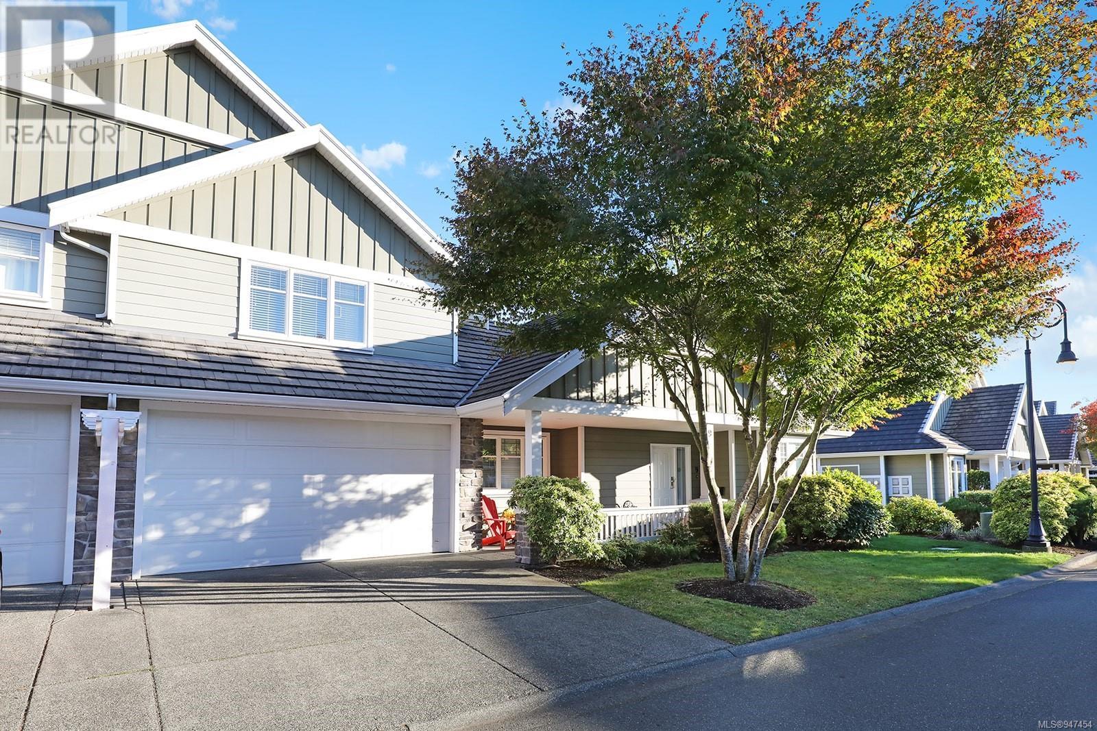 9 737 Royal Pl, #9