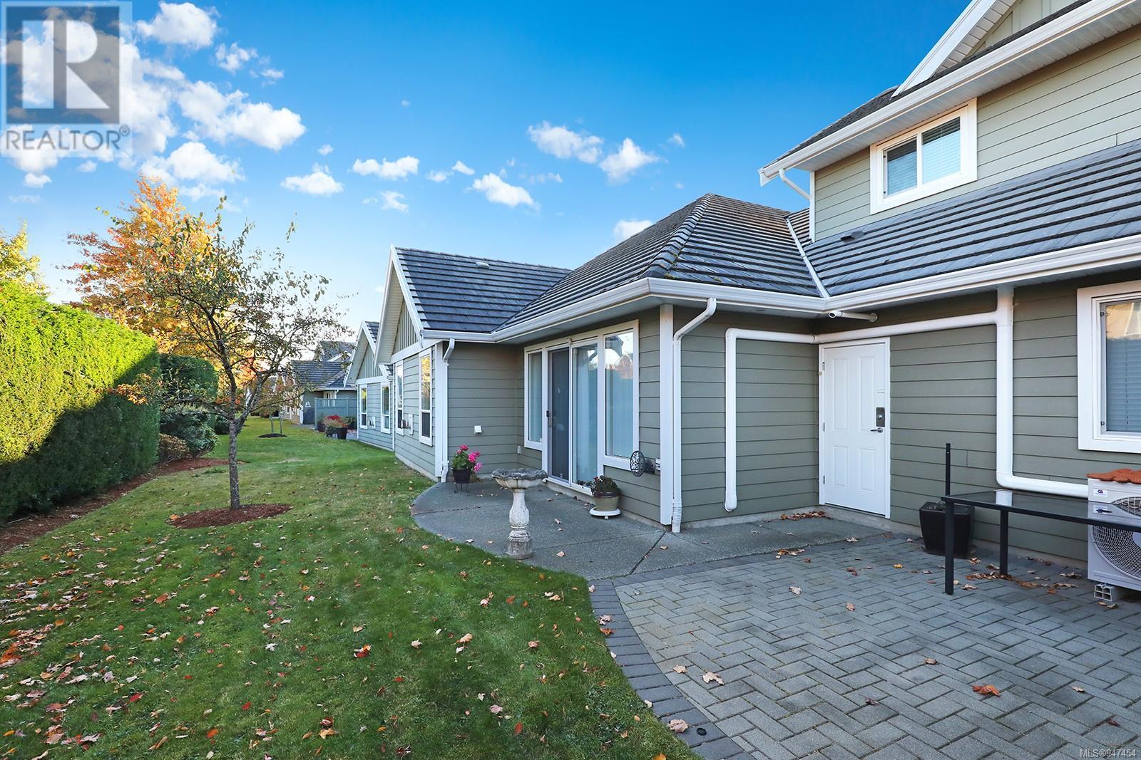 9 737 Royal Pl, #9