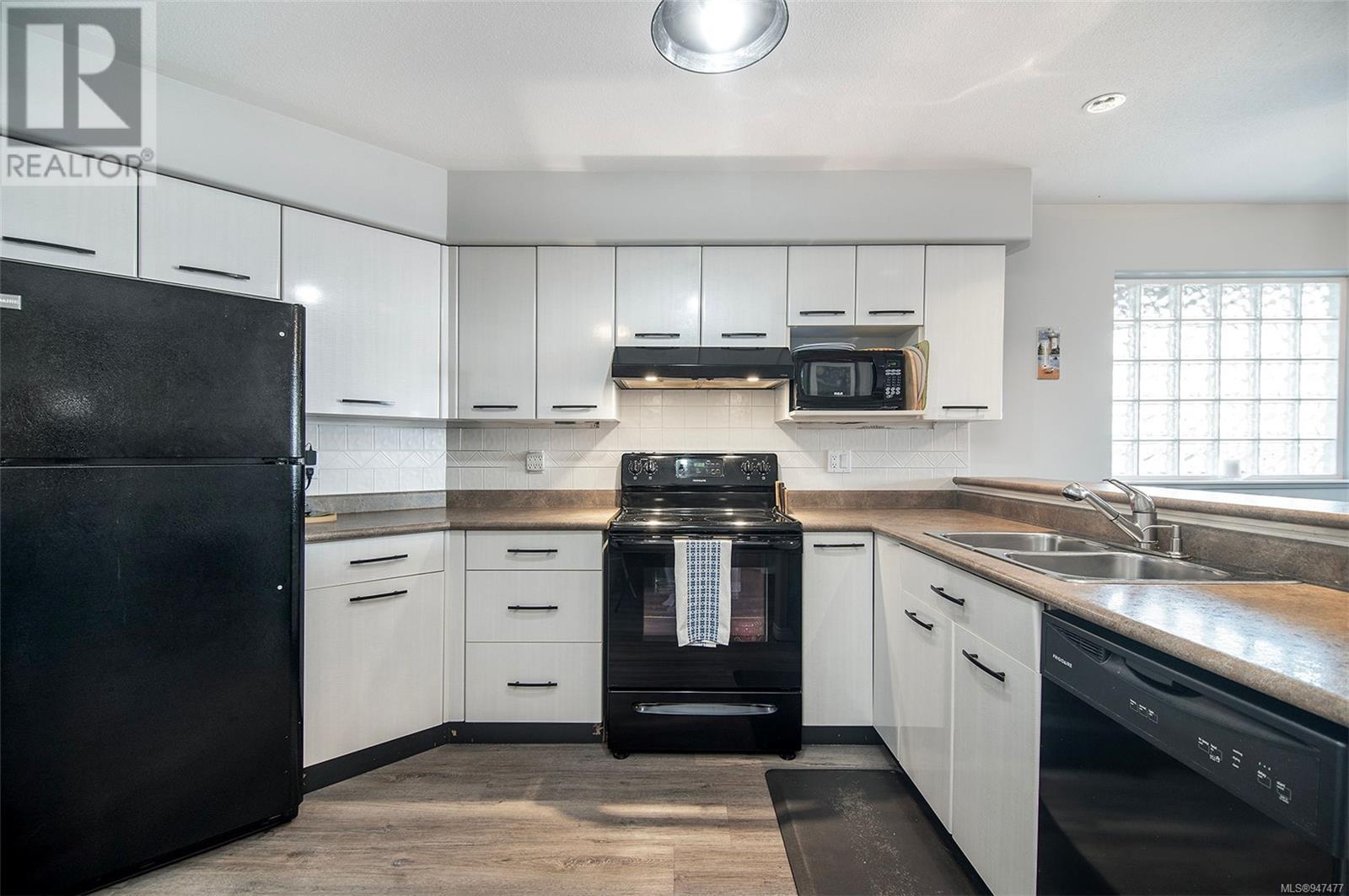 104 350 Island Hwy S, #104