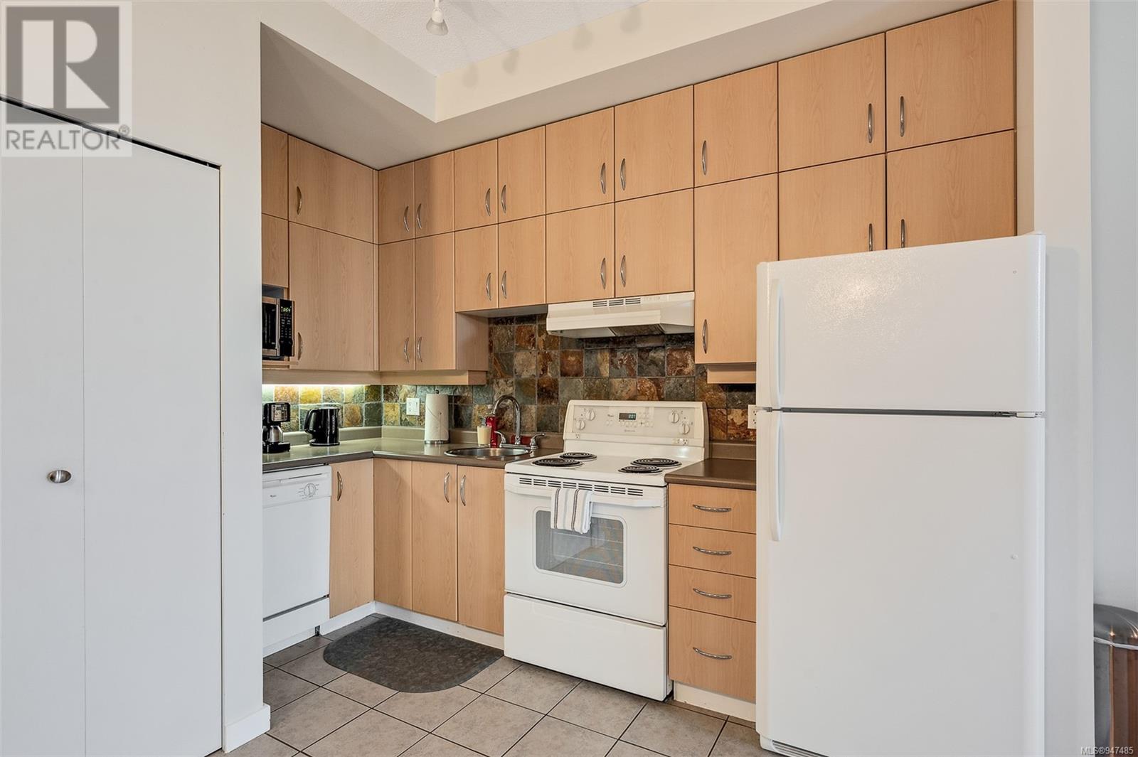 221 409 Swift St, #221