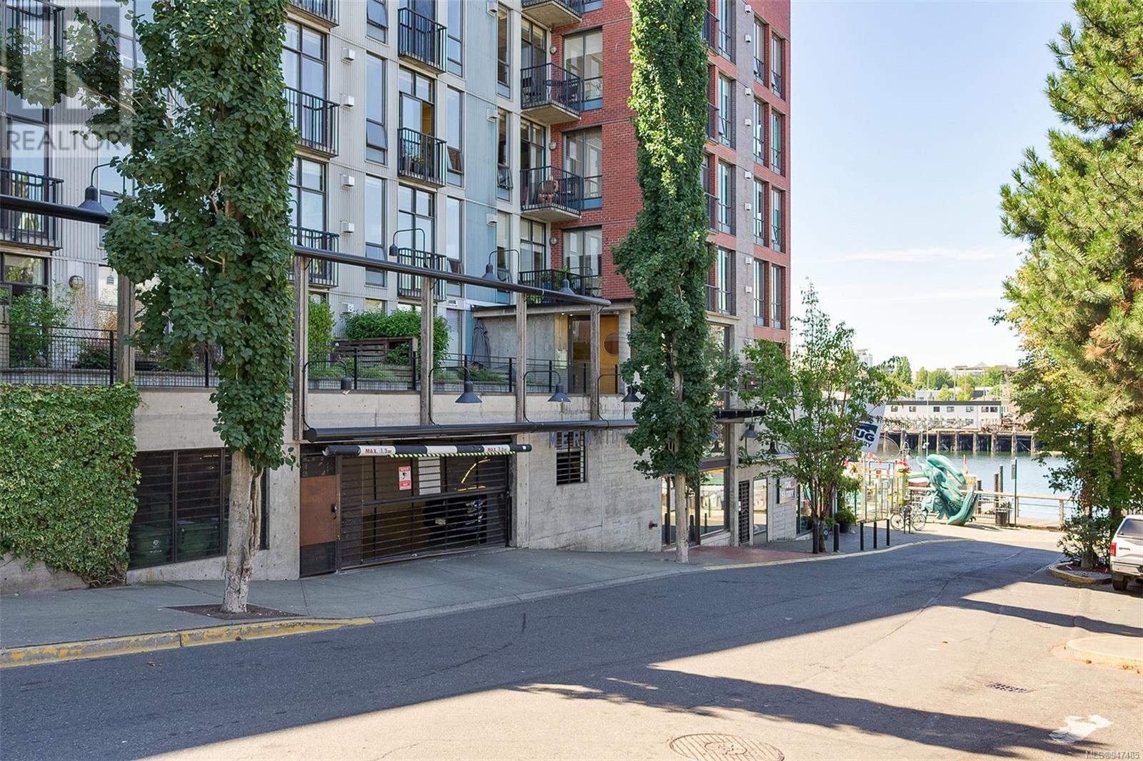 221 409 Swift St, #221