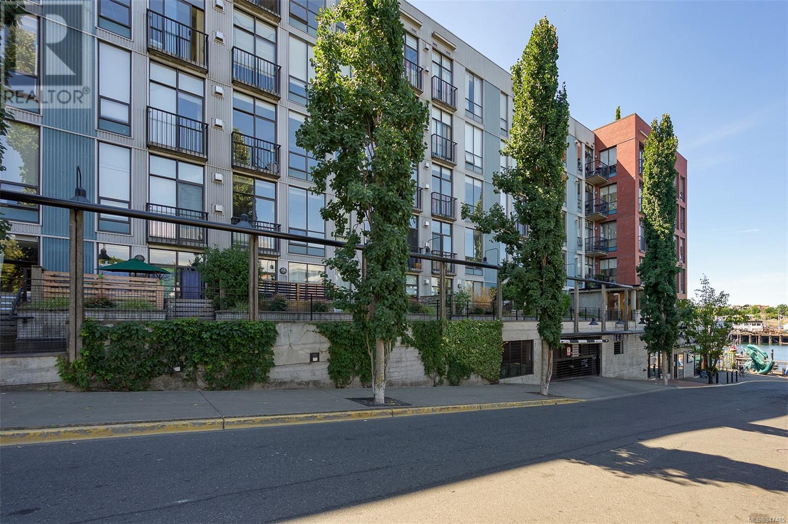 221 409 Swift St, #221