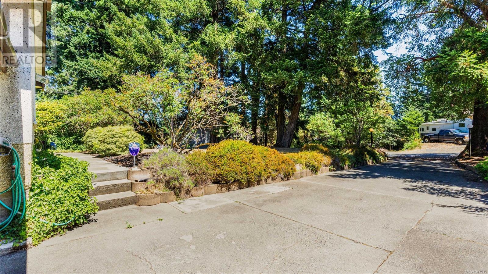 3048 Pickford Rd