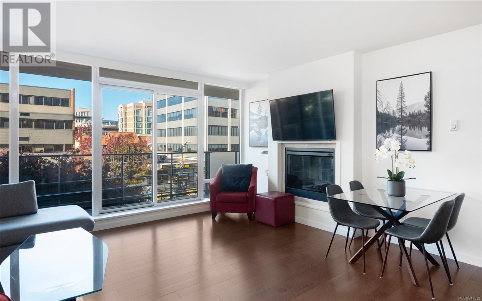 406 707 Courtney St, #406