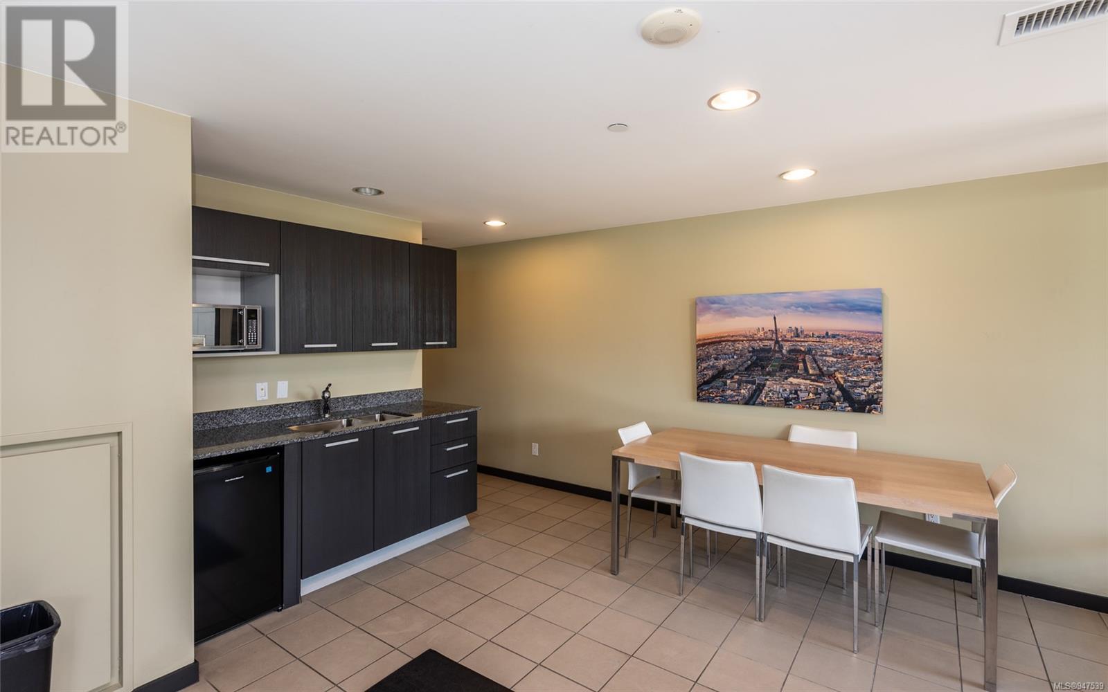 406 707 Courtney St, #406