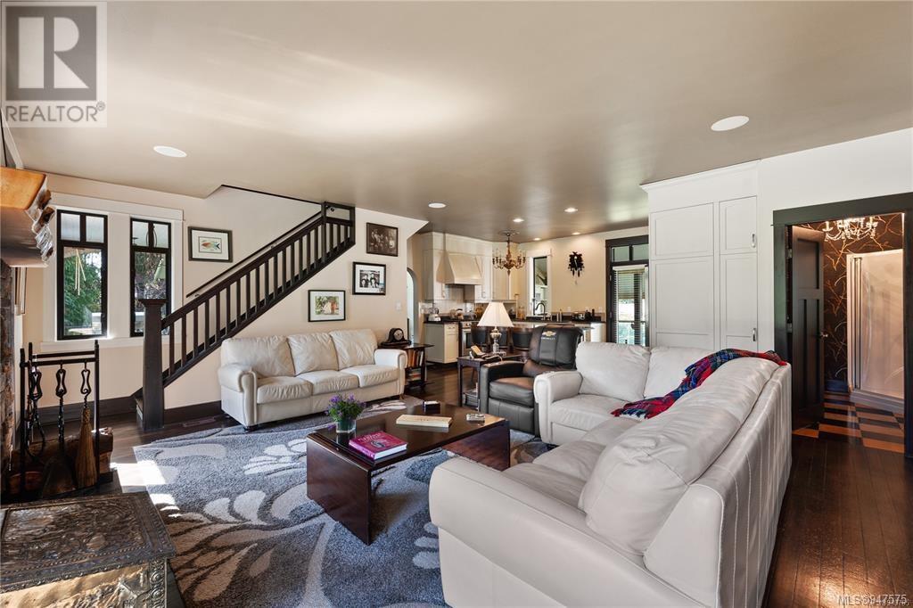1533 Cedar Ave