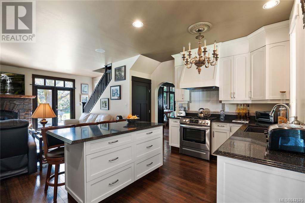 1533 Cedar Ave
