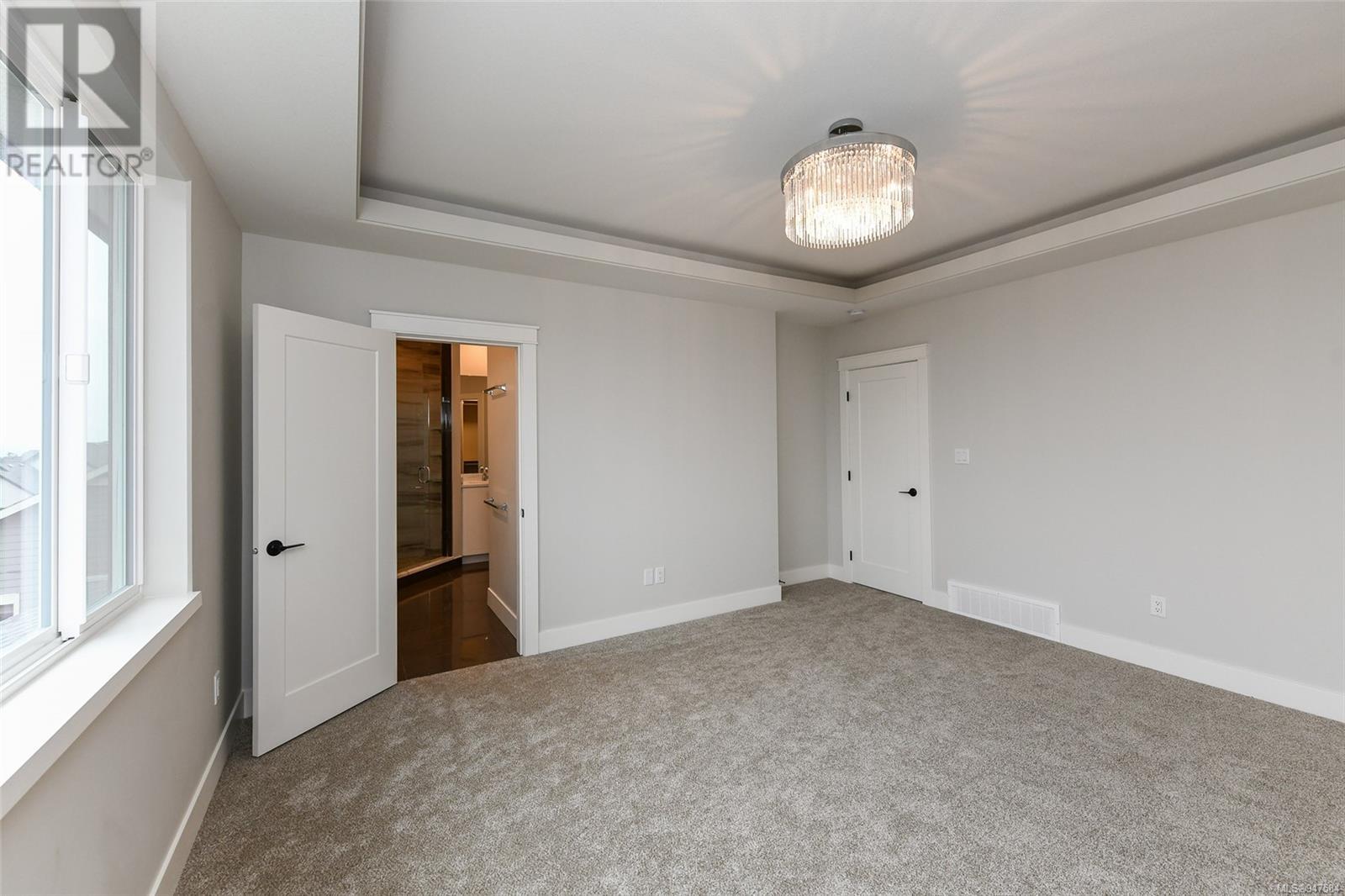 3402 Eagleview Cres