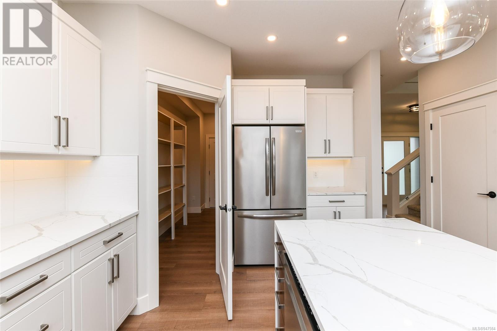 3402 Eagleview Cres
