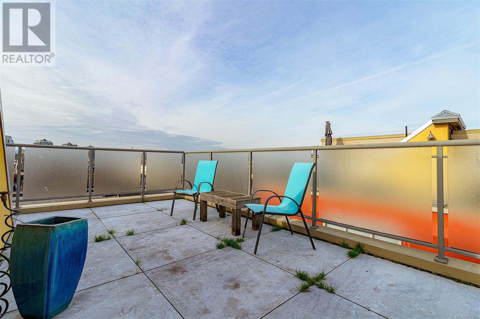 9 532 Fisgard St, #9