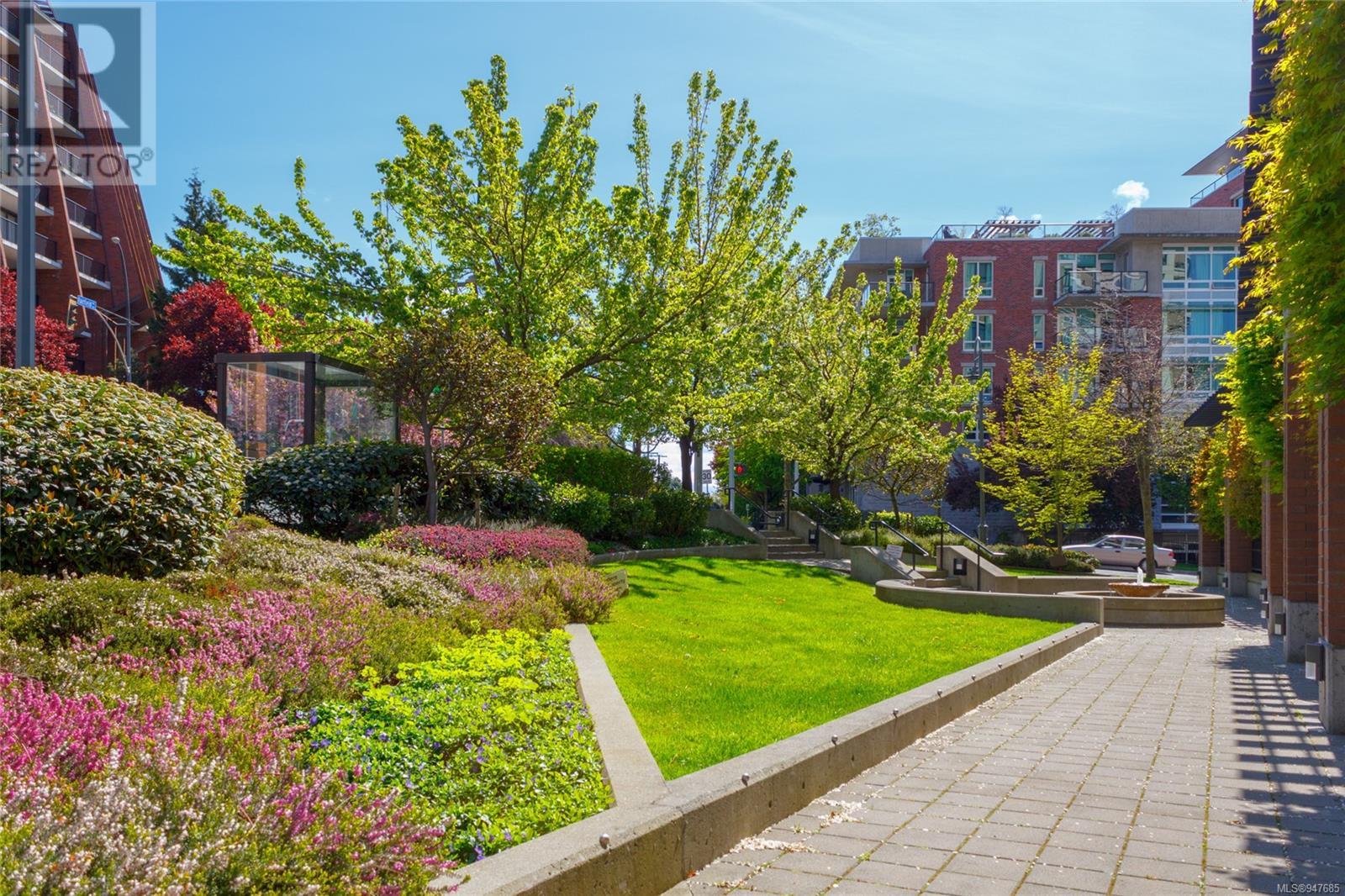 1703 751 Fairfield Rd, #1703