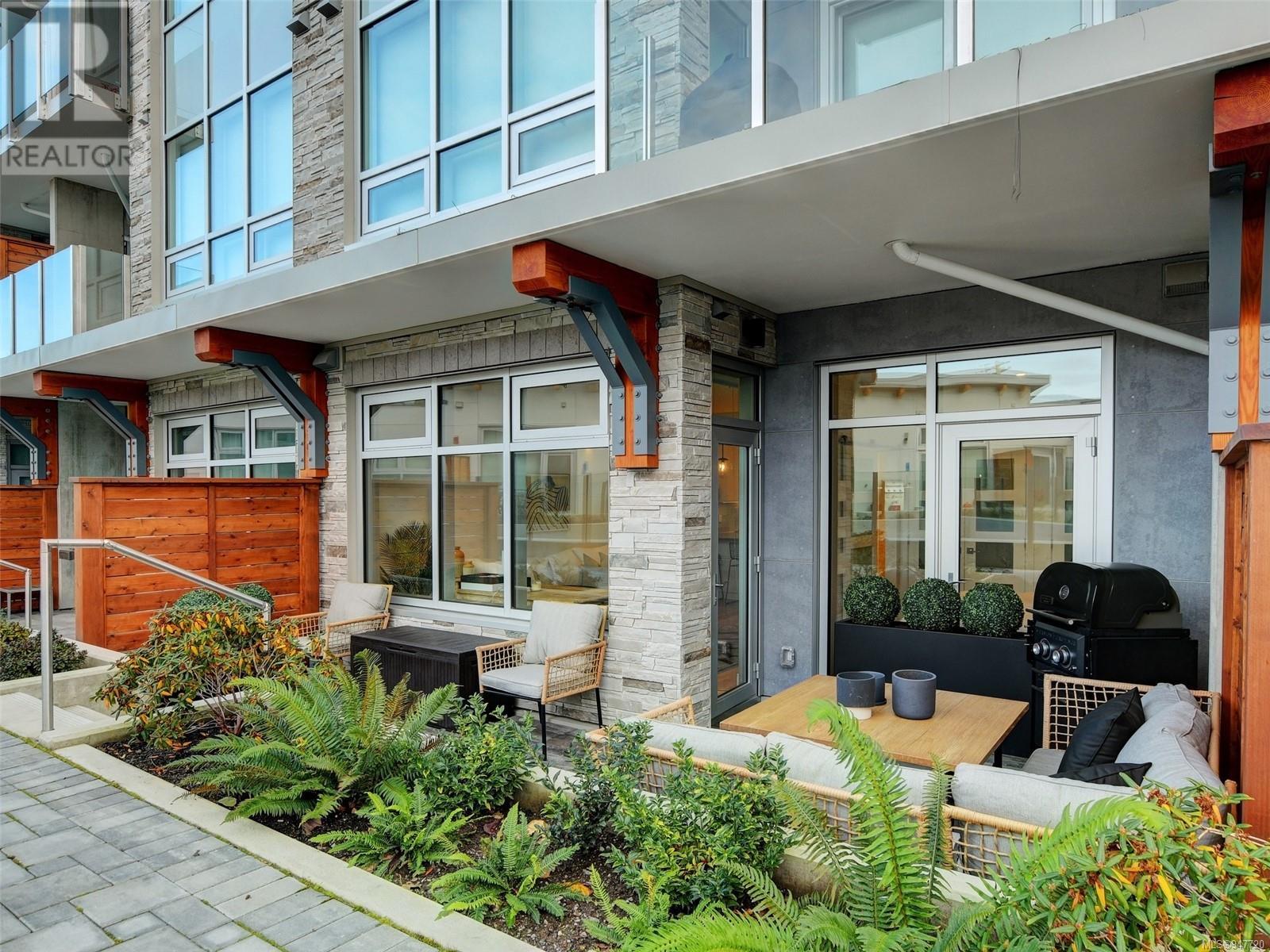 110 916 Lyall St, #110