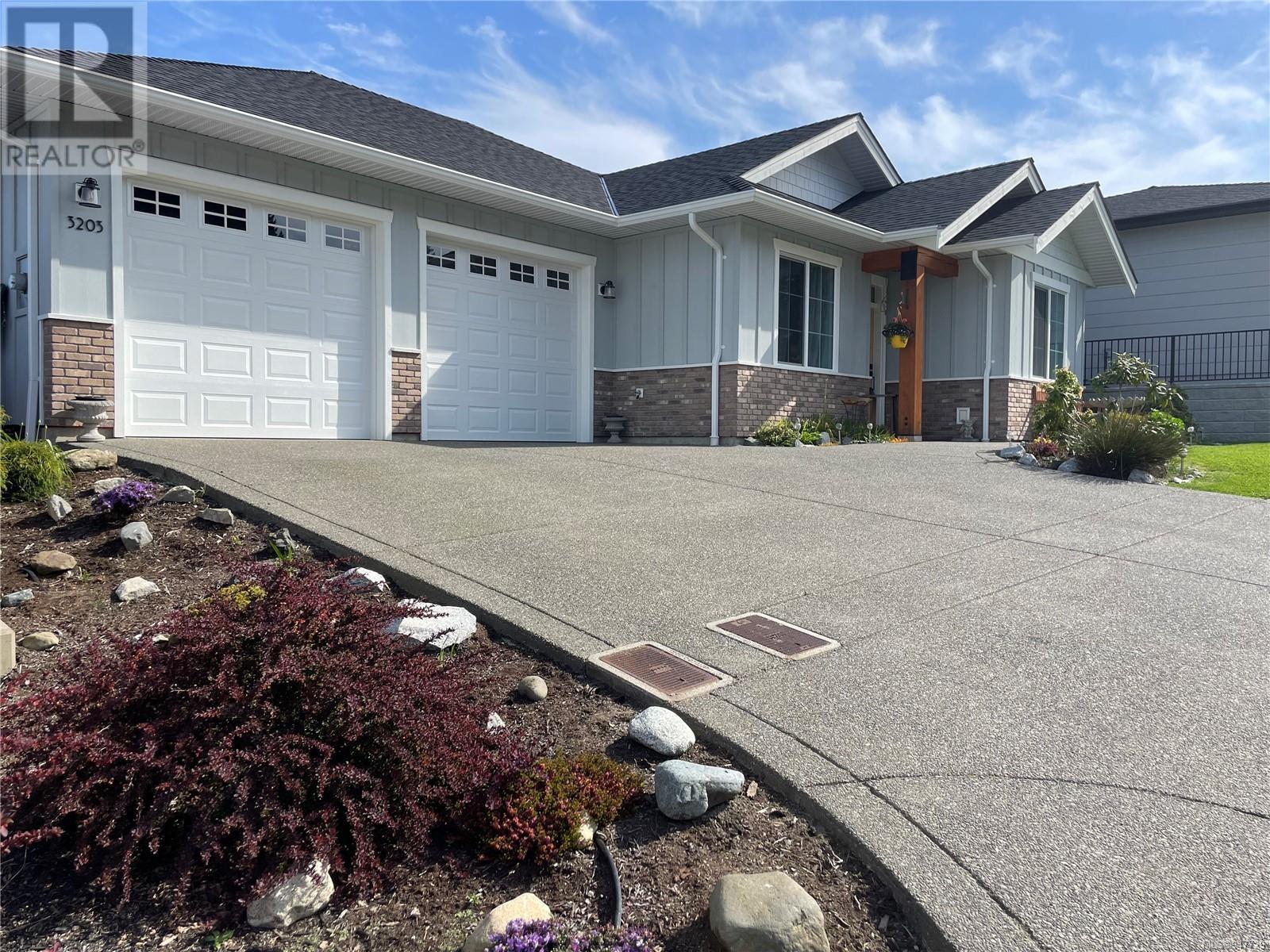 3203 Arbutus Dr