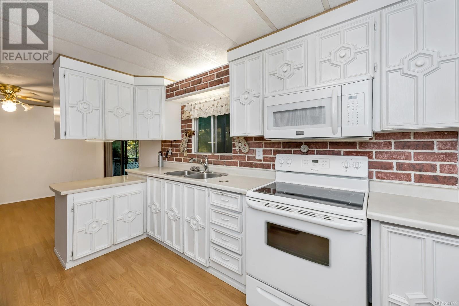 34 5838 Blythwood Rd, #34